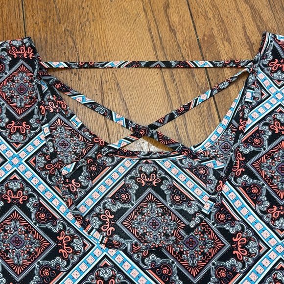 Women’s size small. Higher in the front, lower in the back. - Picture 4 of 4